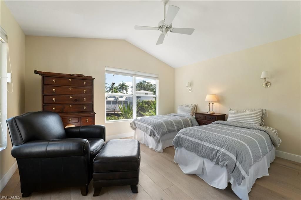 5042 Seahorse Ave, Naples, FL 34103 Photo