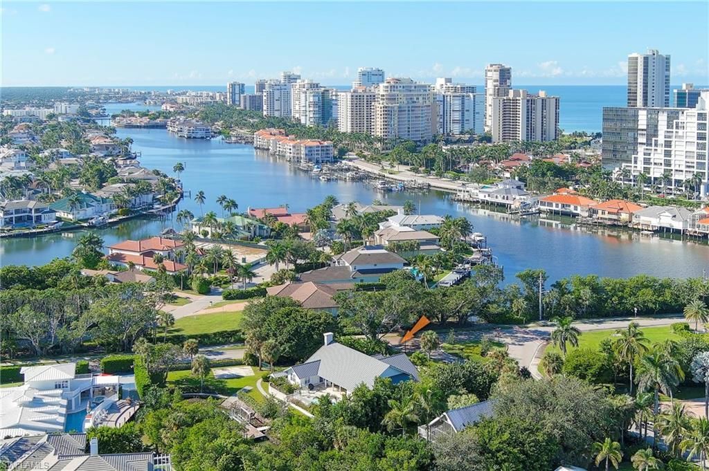 5042 Seahorse Ave, Naples, FL 34103 Photo