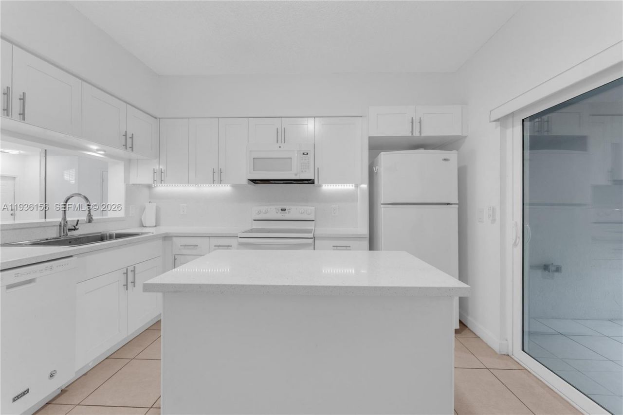 3325 Cabaret Ln, Margate, FL 33063 Photo