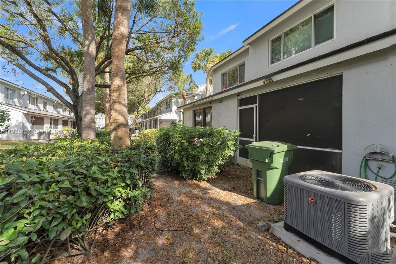 3325 Cabaret Ln, Margate, FL 33063 Photo