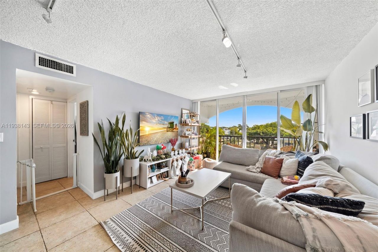 2150 SW 16th Ave, Unit 402, Miami, FL 33145 Photo