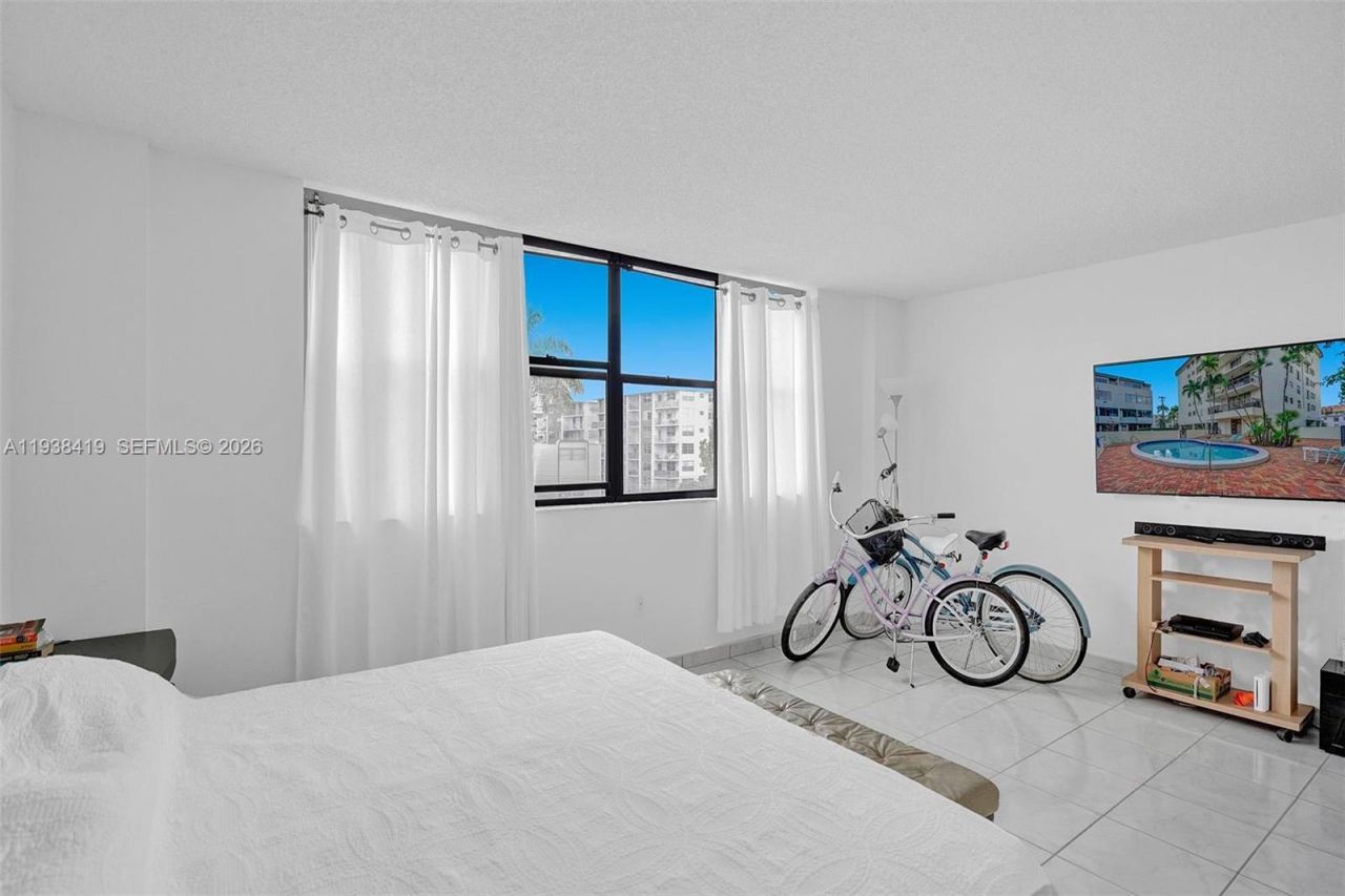 9300 Bay Harbor Ter, Unit 4B, Bay Harbor Islands, FL 33154 Photo