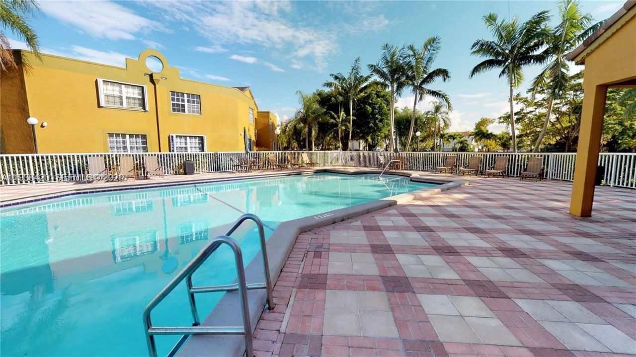 9735 Fontainebleau Blvd, Unit G308, Miami, FL 33172 Photo