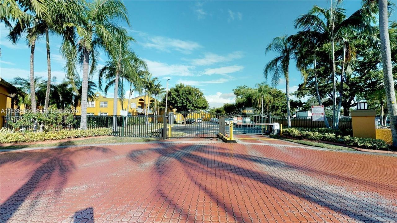 9735 Fontainebleau Blvd, Unit G308, Miami, FL 33172 Photo