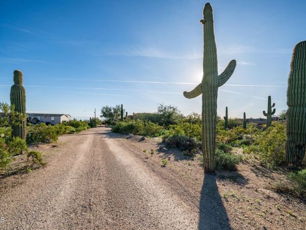 7841 E MCDOWELL Road E, Mesa, AZ 85207