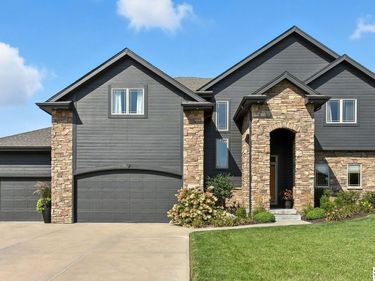 1916 Atlas Drive, Papillion, NE 68133