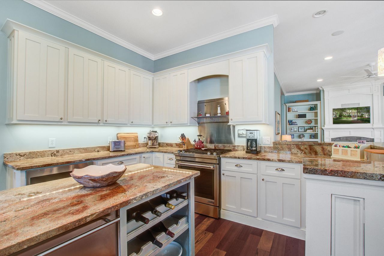 364 Evian Way Photo 10