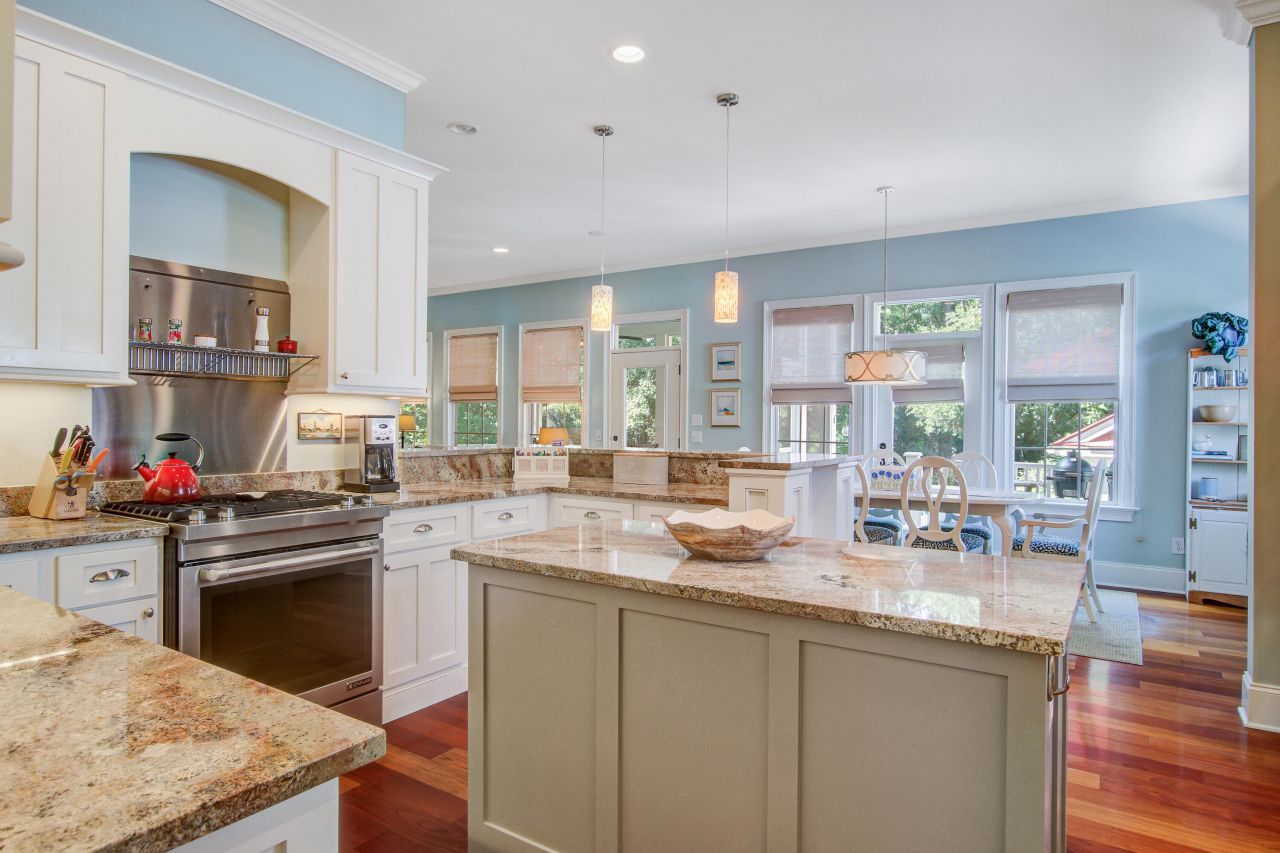 364 Evian Way Photo 11