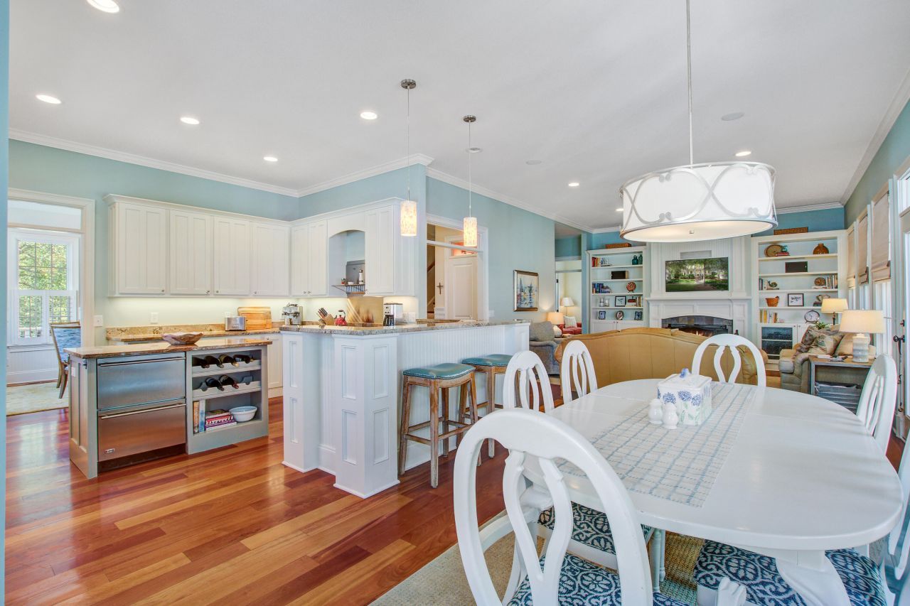 364 Evian Way Photo 4