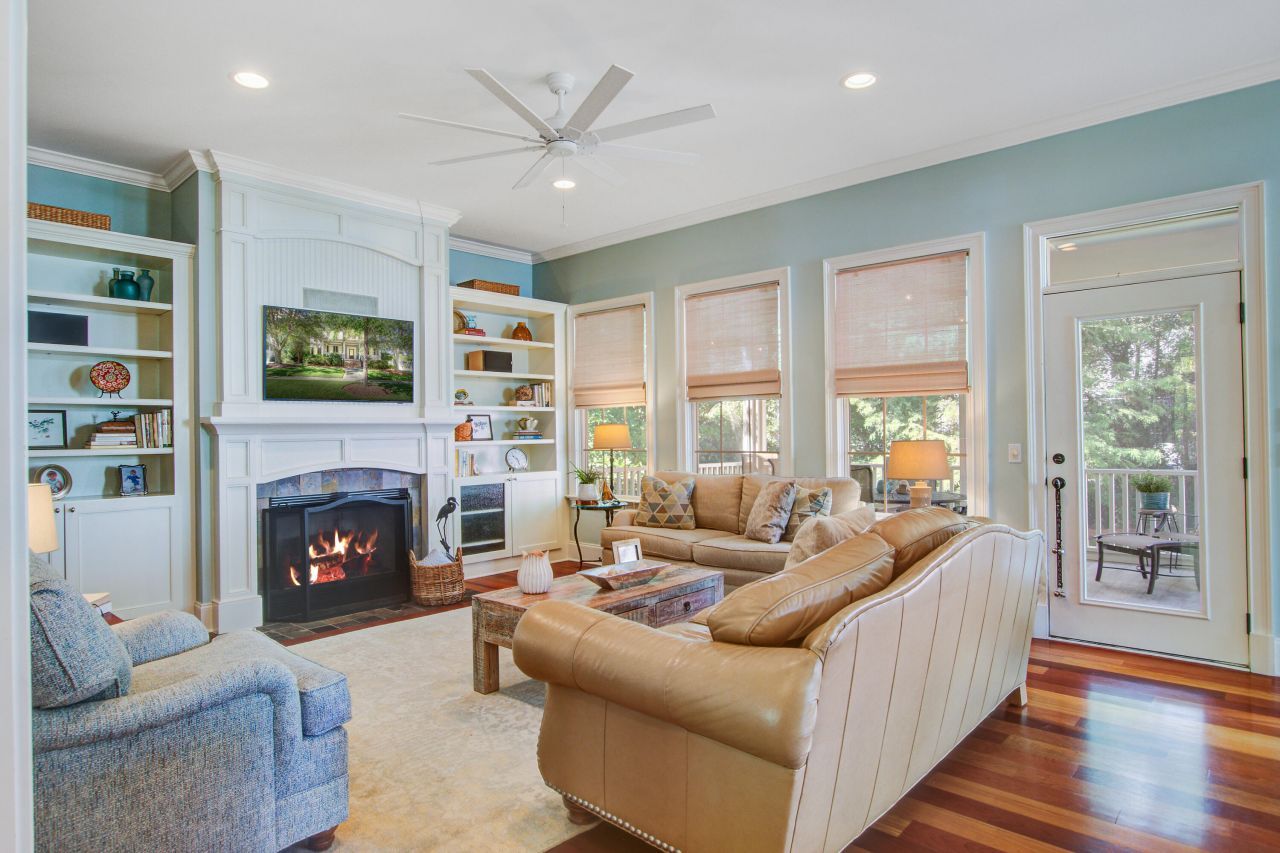 364 Evian Way Photo 5