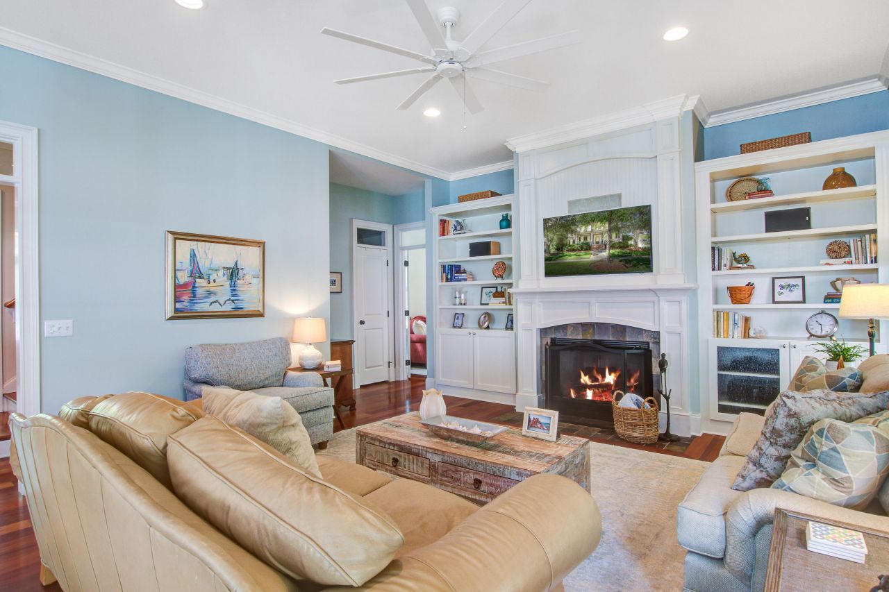 364 Evian Way Photo 6