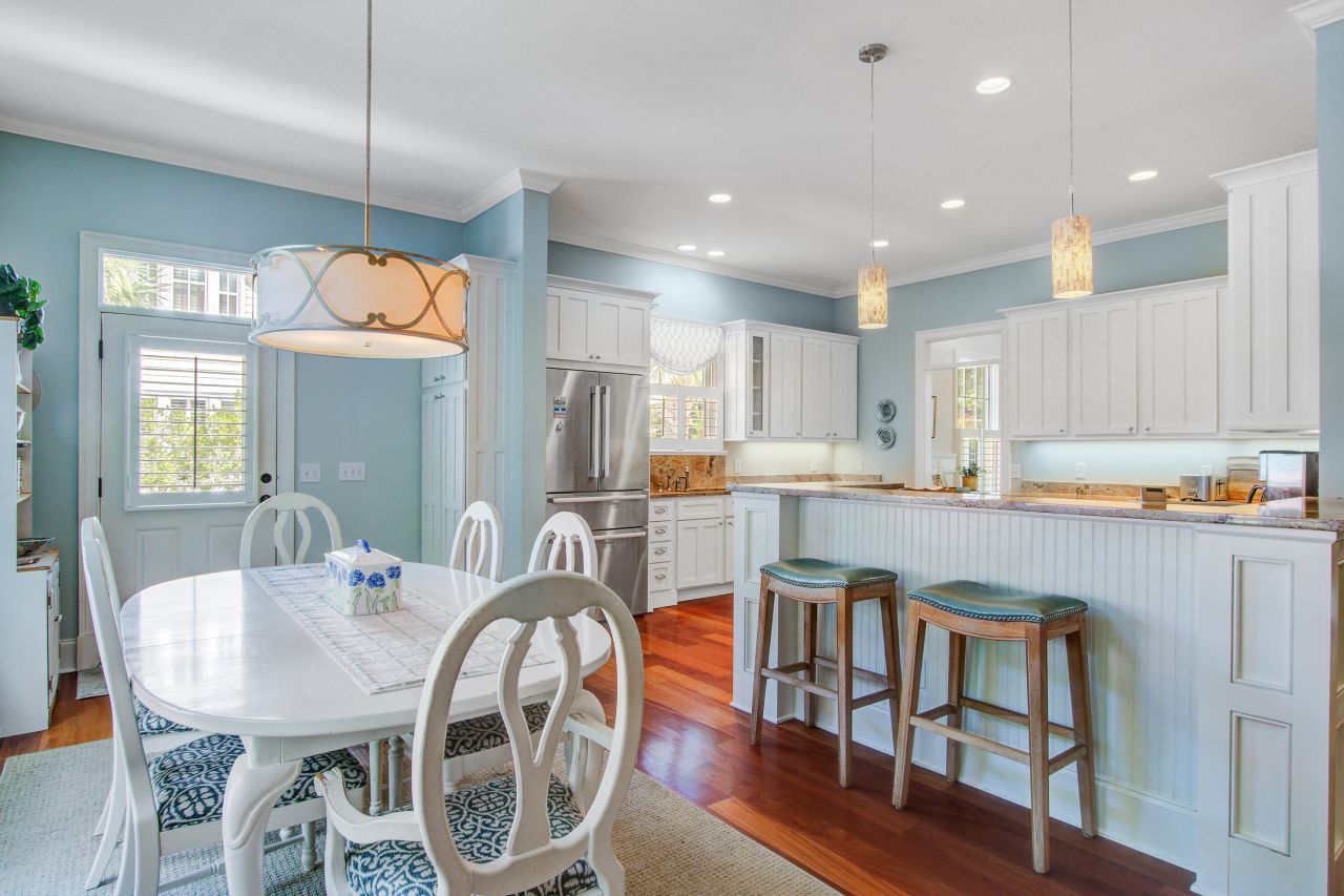 364 Evian Way Photo 8