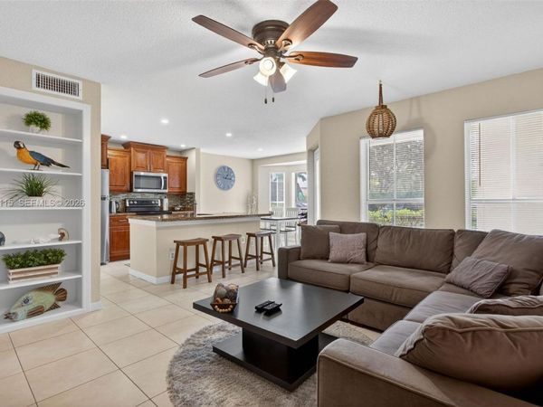 777 Riverside Dr, Unit 1517, Coral Springs, FL 33071