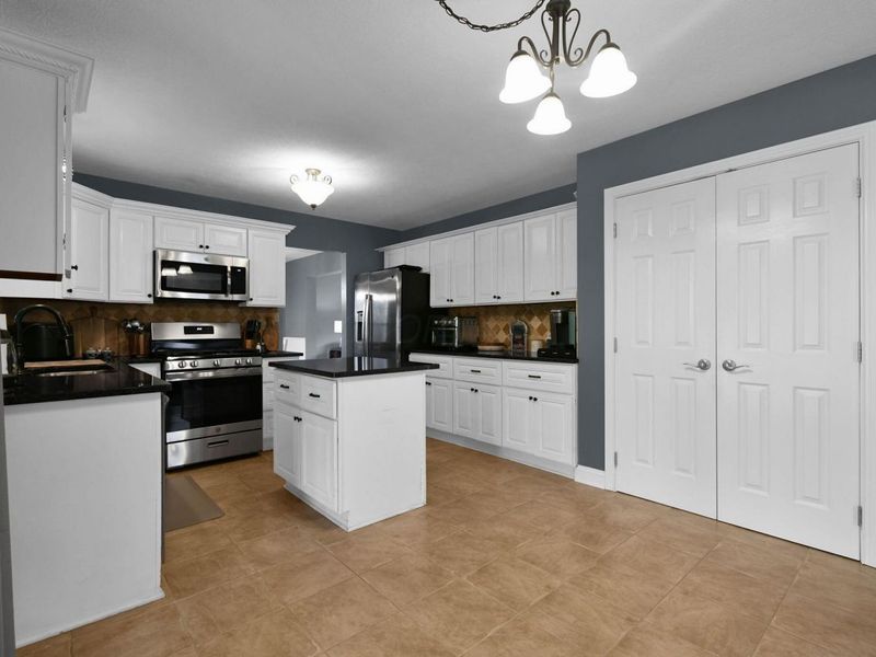 2625 Abbey Knoll Drive, Lewis Center, OH 43035 Photo 13