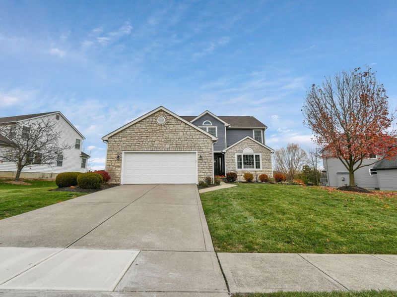 2625 Abbey Knoll Drive, Lewis Center, OH 43035 Photo 2