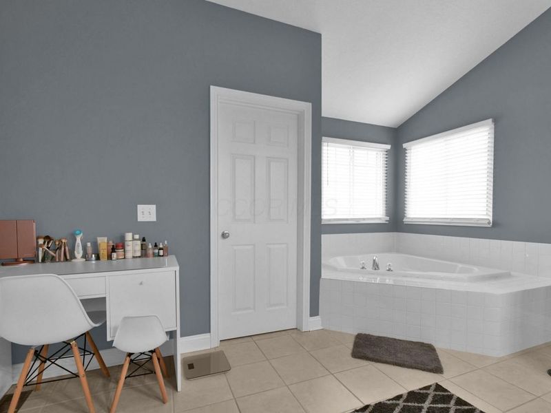 2625 Abbey Knoll Drive, Lewis Center, OH 43035 Photo 23