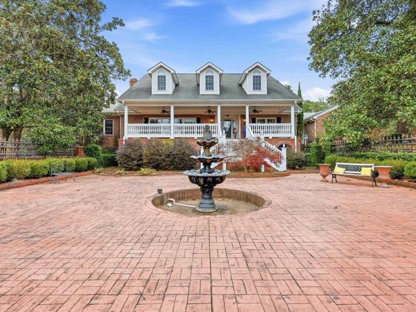 705 Woodland Dr., Kingstree, SC 29556