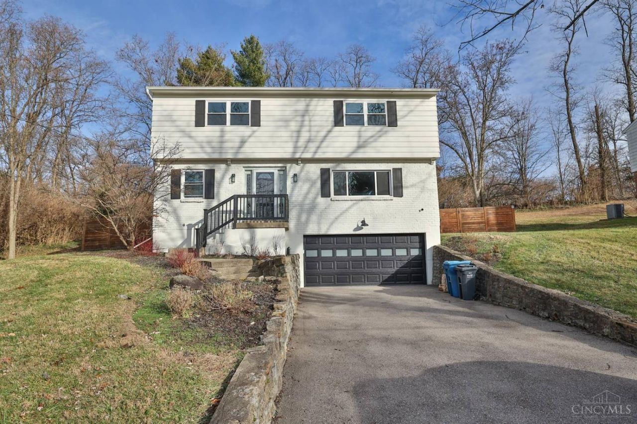 7800 Hosbrook Road, Madeira, OH 45243 Main Photo