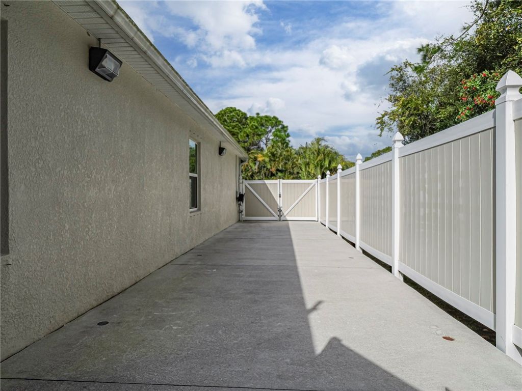 702 Carnation Drive, Sebastian, FL 32958 Photo