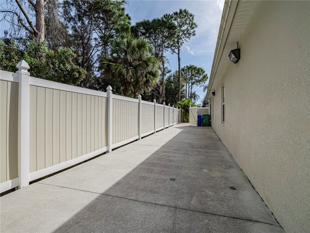 702 Carnation Drive, Sebastian, FL 32958 Photo