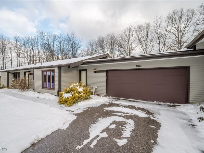 6942 Woodwalk Drive, Brecksville, OH 44141 Photo 2