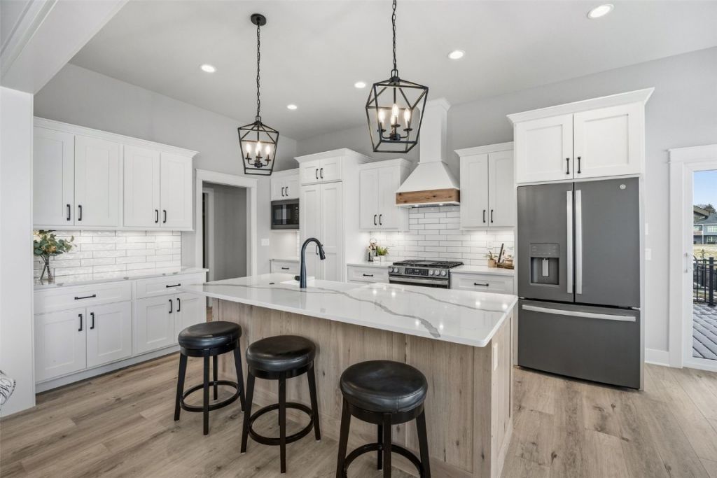 3010 Trailside Dr, Robins, IA 52328 Main Photo