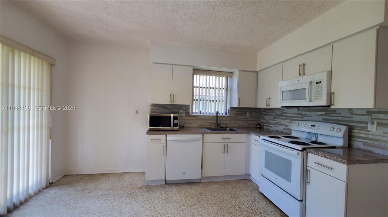 4756 SW 7th St , Miami, FL 33134 Photo