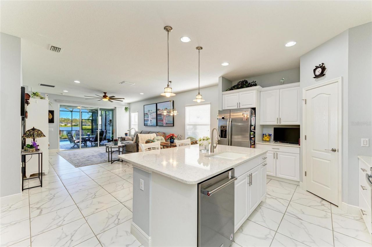 7735 Ridgelake Circle, Bradenton, FL 34203 Photo