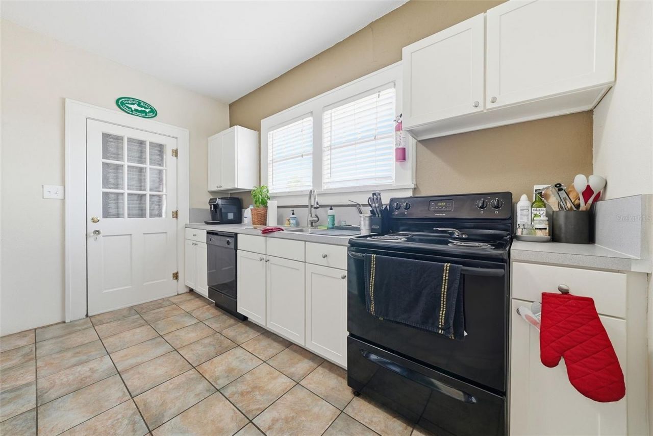 8334 Diagonal Road N, Saint Petersburg, FL 33702 Photo