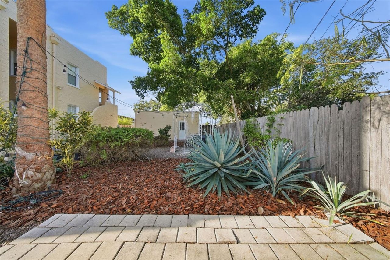 8334 Diagonal Road N, Saint Petersburg, FL 33702 Photo