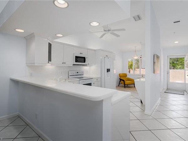 6660 Beach Resort DR, Unit 16, NAPLES, FL 34114