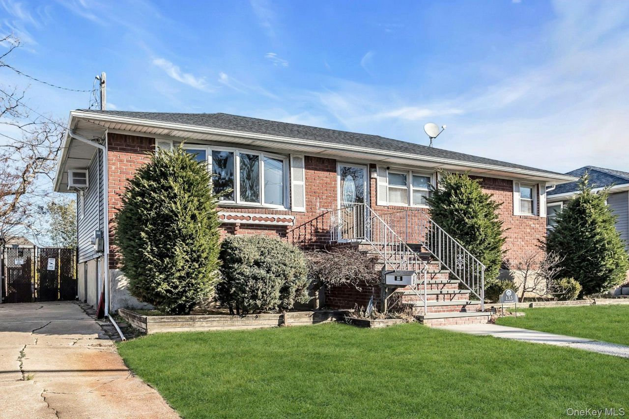 133 Baker Court, Island Park, NY 11558 Main Photo