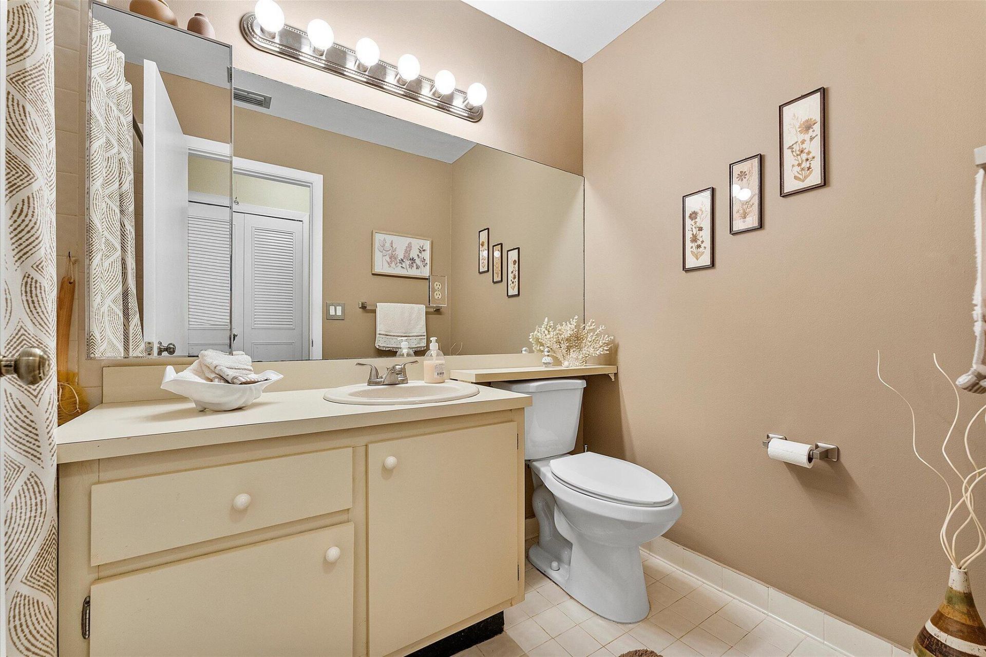 11 Meadows Drive, Boynton Beach, FL 33436 Photo