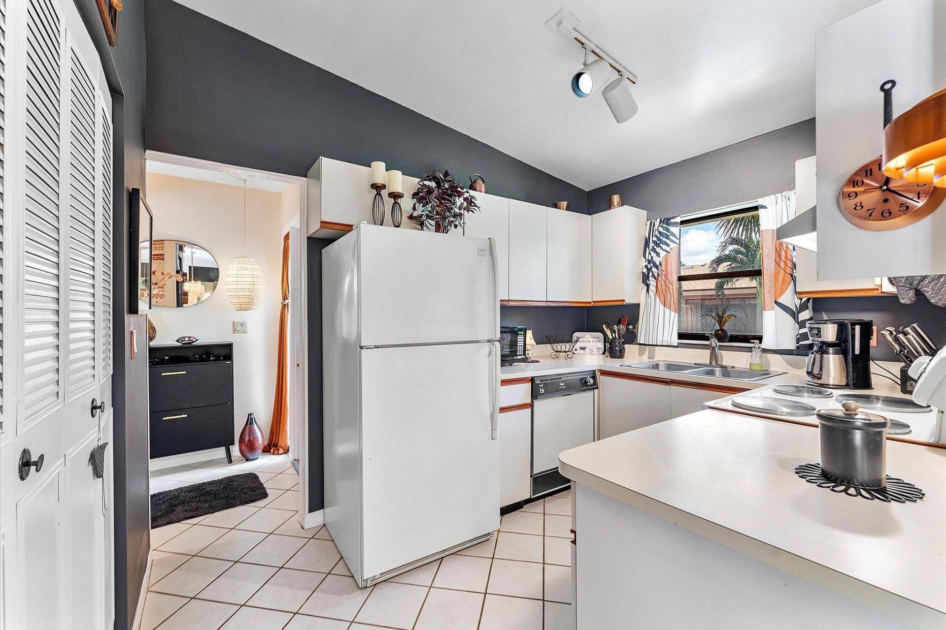 11 Meadows Drive, Boynton Beach, FL 33436 Photo