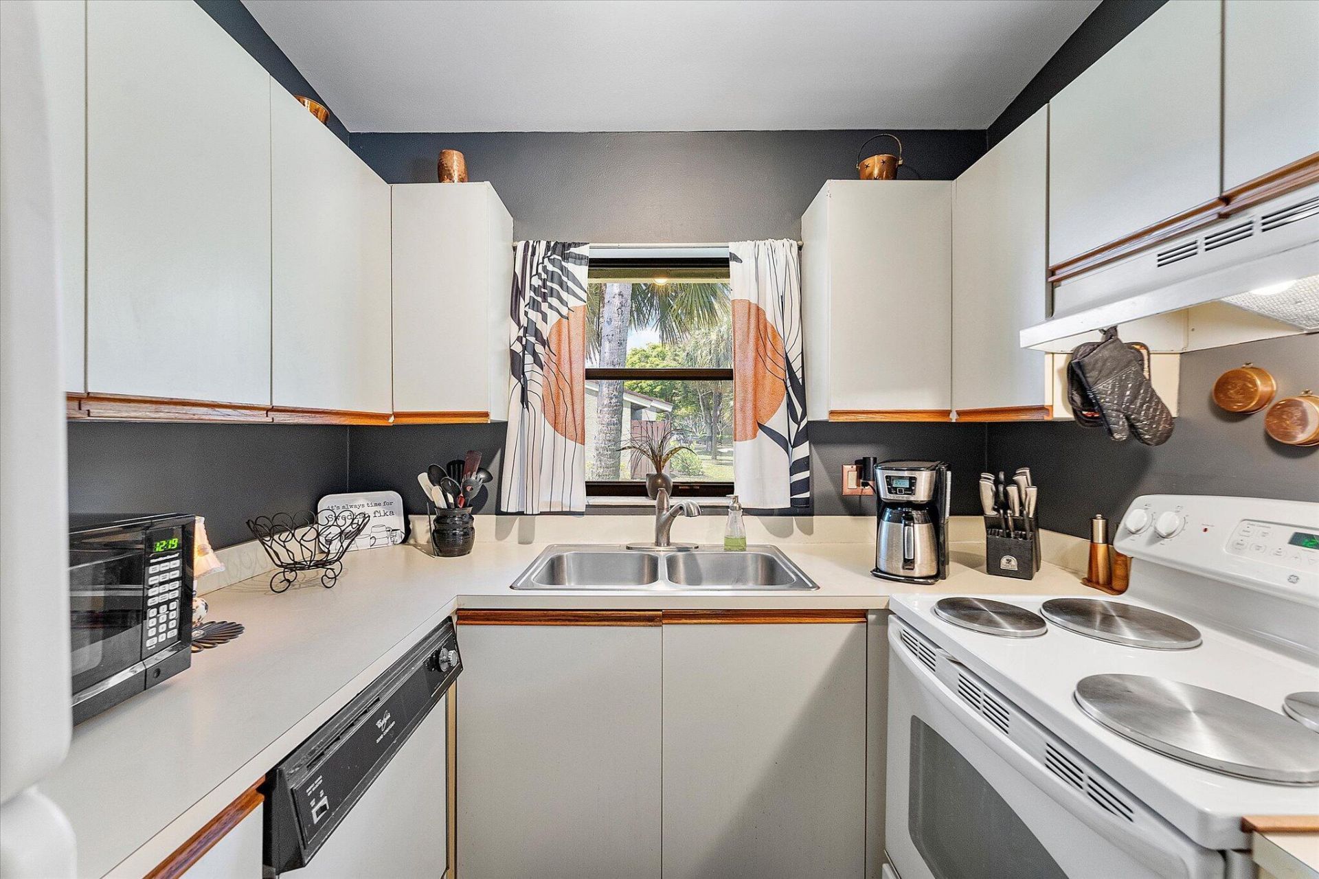 11 Meadows Drive, Boynton Beach, FL 33436 Photo