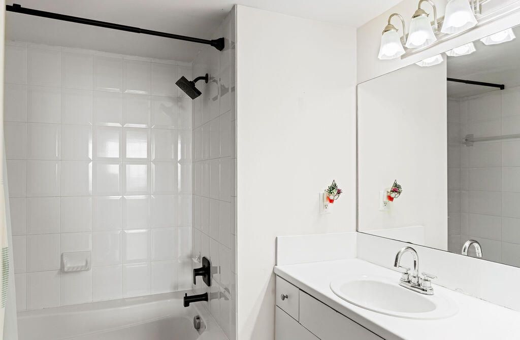 616 Clearwater Park Road, Unit 1110, West Palm Beach, FL 33401 Photo