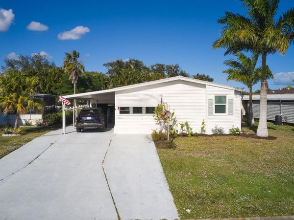 2779 SW Olds Place, Stuart, FL 34997