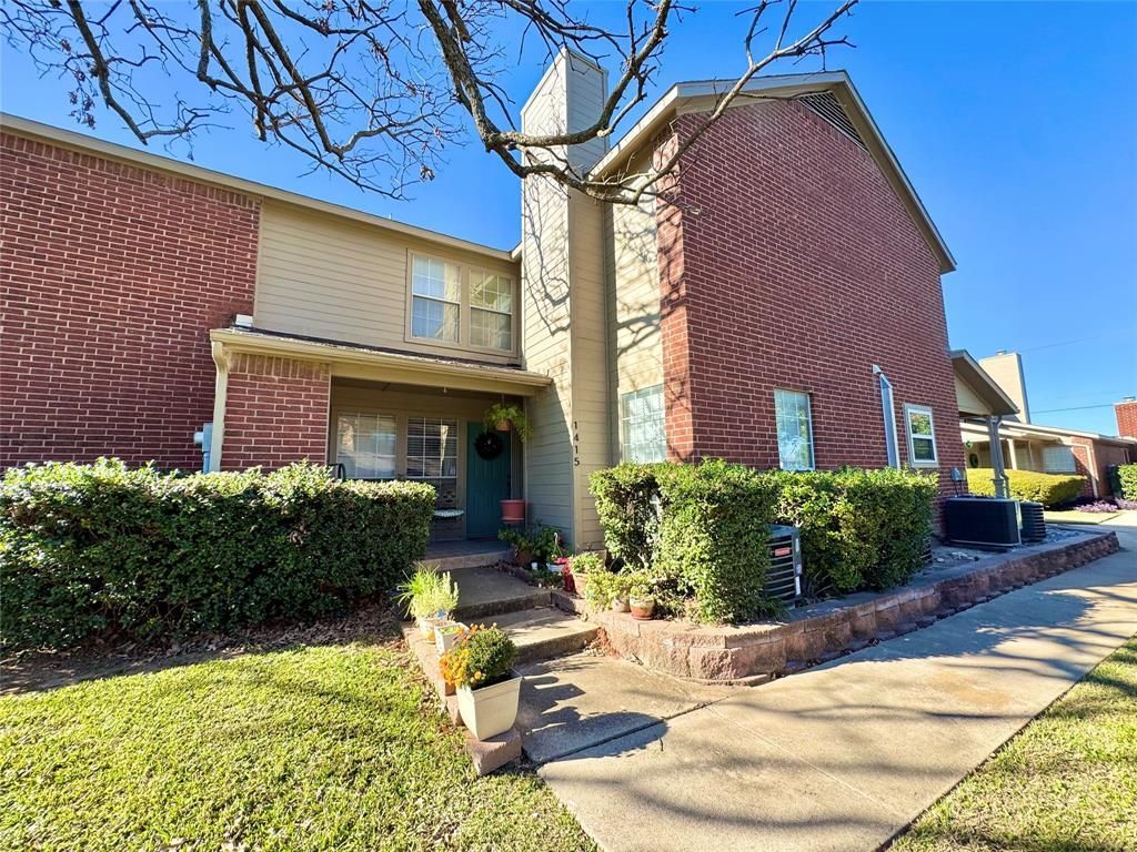 1415 Meadowood Village Drive, Fort Worth, TX 76120 Main Photo
