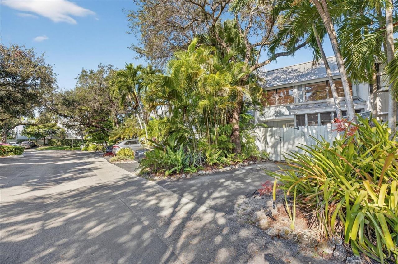 7043 SW 53rd Ln, Miami, FL 33155 Photo