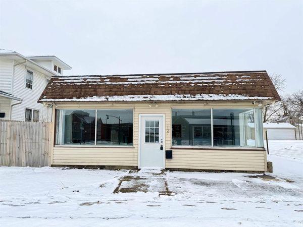 1127 Lincolnway, Mishawaka, IN 46544