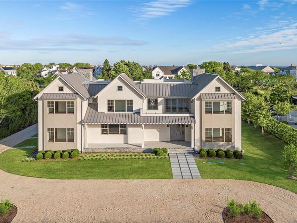 32 Quogo Neck Lane, Quogue, NY 11959