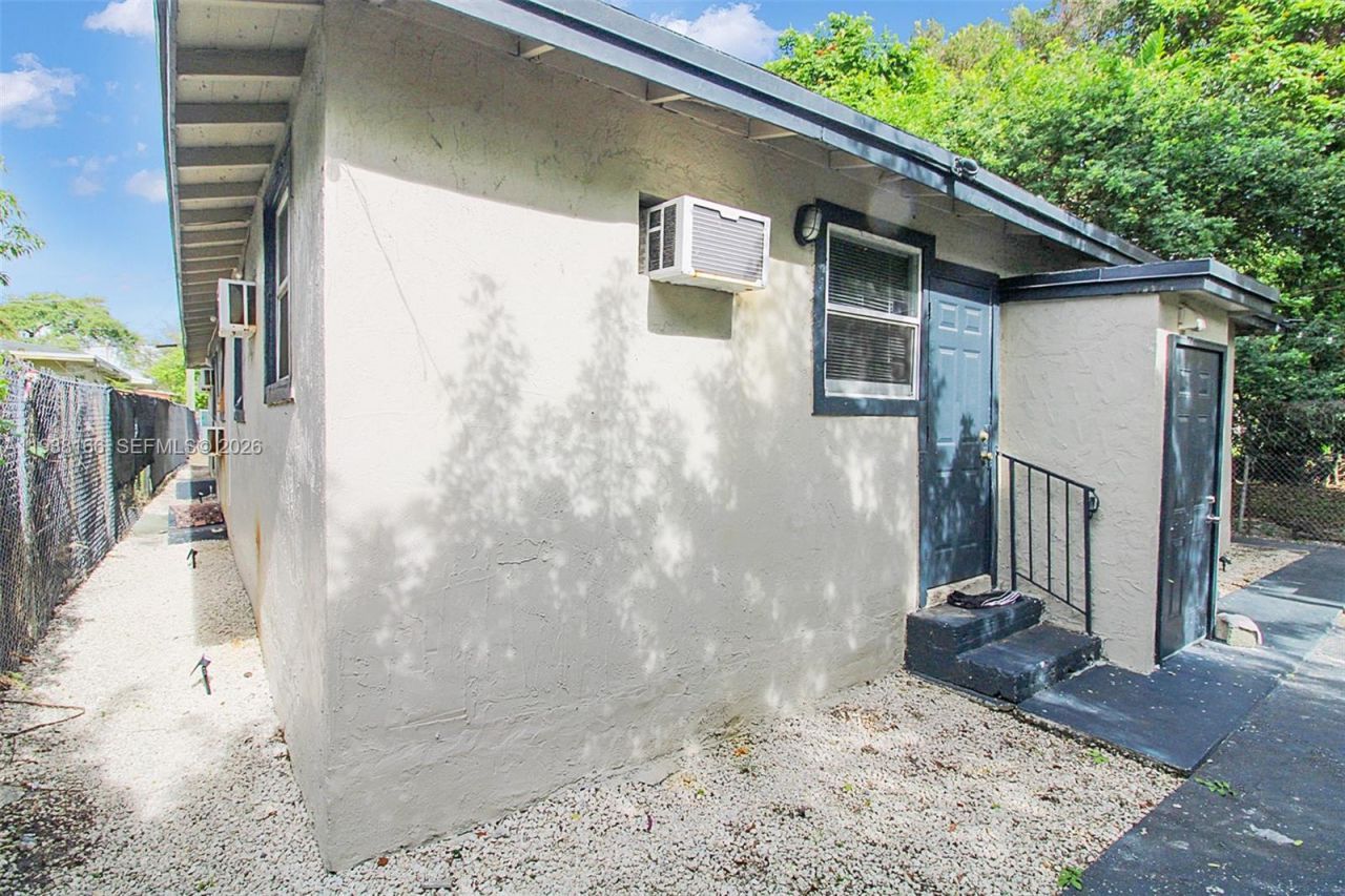 1126 NW 58th Ter, Miami, FL 33127 Photo