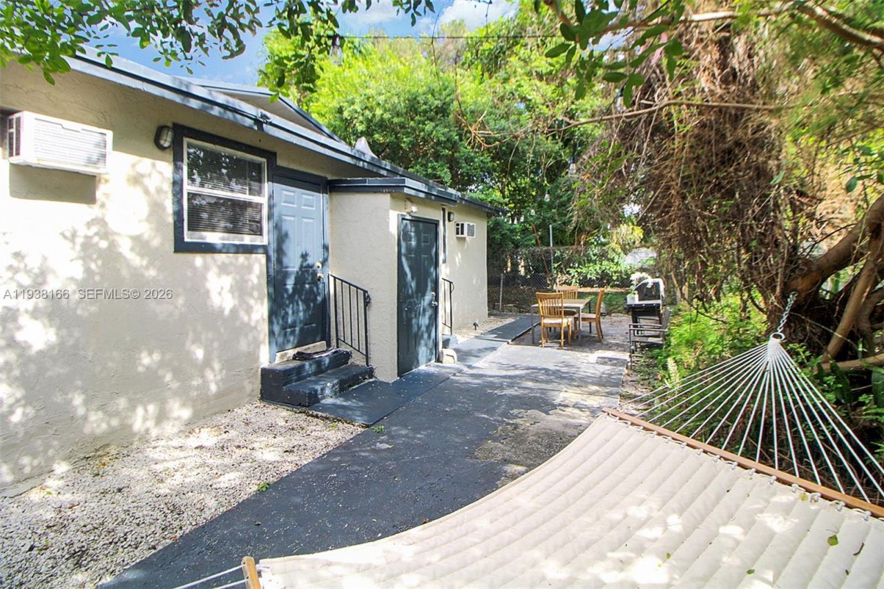 1126 NW 58th Ter, Miami, FL 33127 Photo