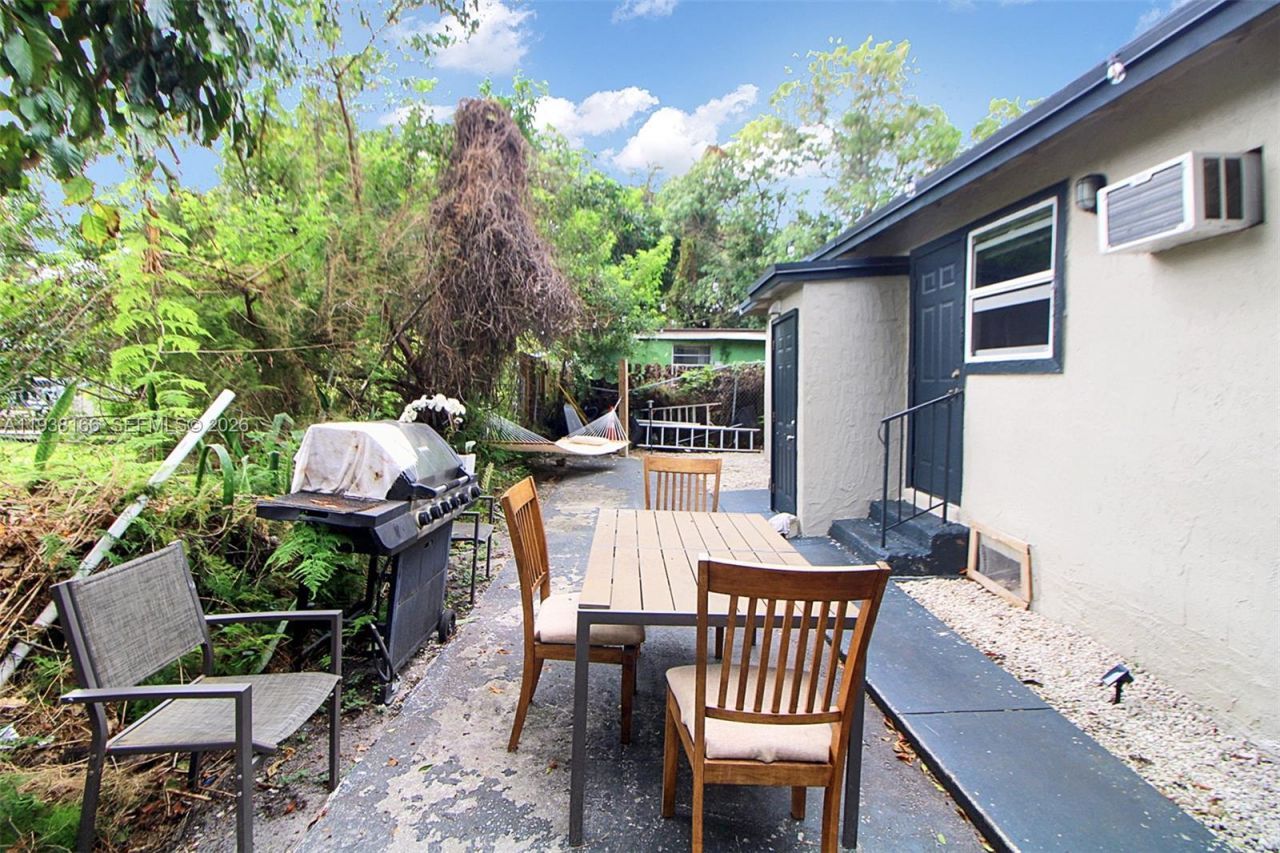 1126 NW 58th Ter, Miami, FL 33127 Photo