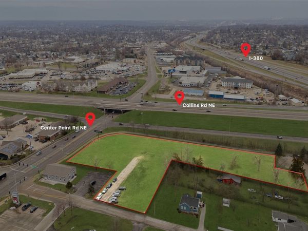 5015 Center Point Road NE, Cedar Rapids, IA 52402