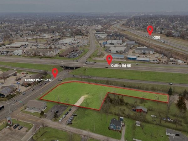 5015 Center Point Road NE, Cedar Rapids, IA 52402