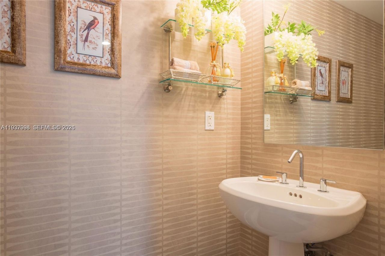 244 Biscayne Blvd, Unit 1703, Miami, FL 33132 Photo