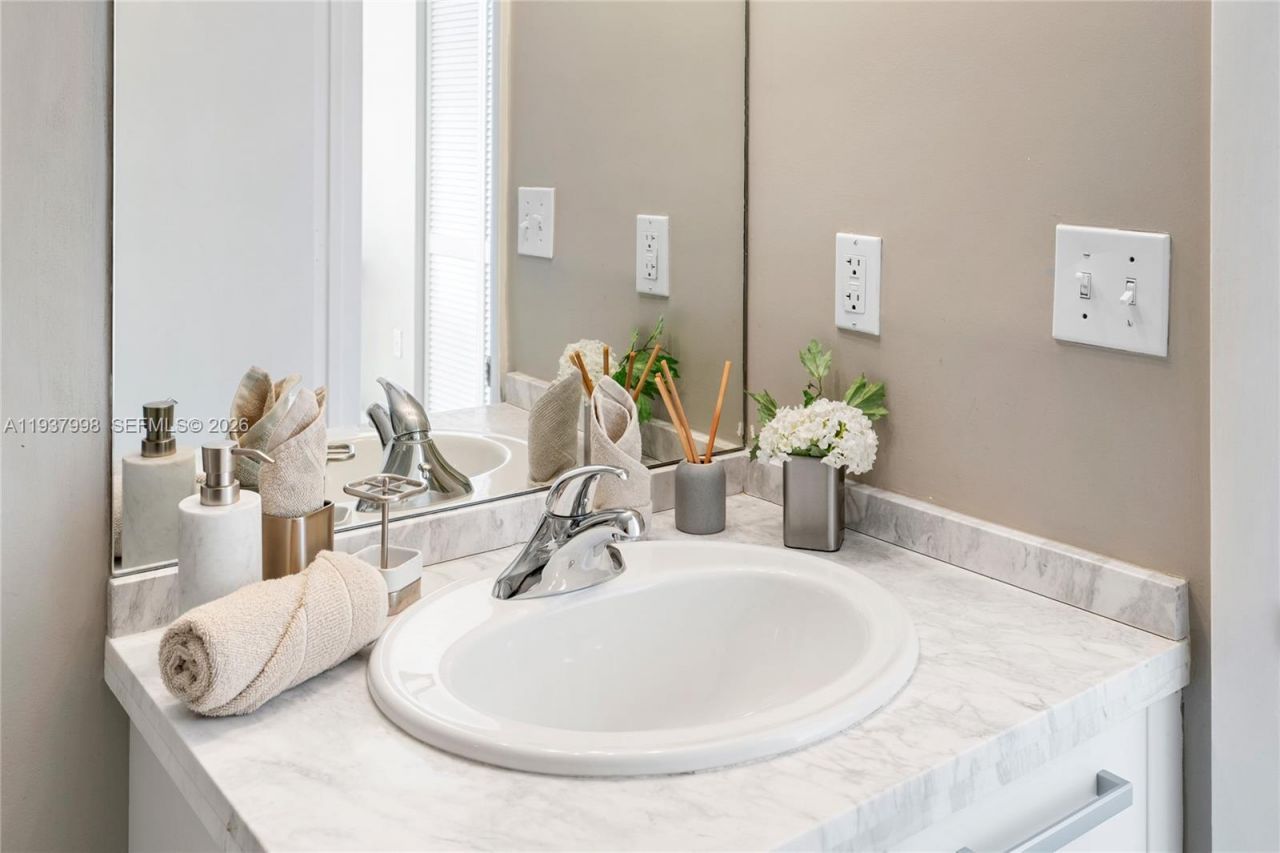 244 Biscayne Blvd, Unit 1703, Miami, FL 33132 Photo