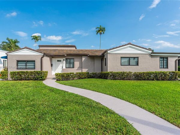 157 Curtiss Pkwy, Miami Springs, FL 33166