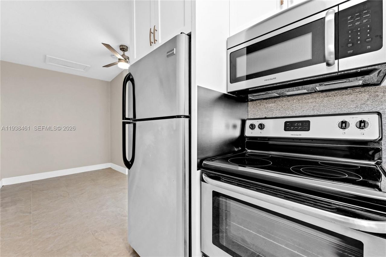 157 Curtiss Pkwy, Miami Springs, FL 33166 Photo